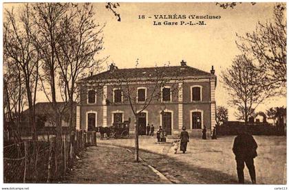84 - T25563CPA - VALREAS - La Gare P.L.M. - Très bon état - VAUCLUSE