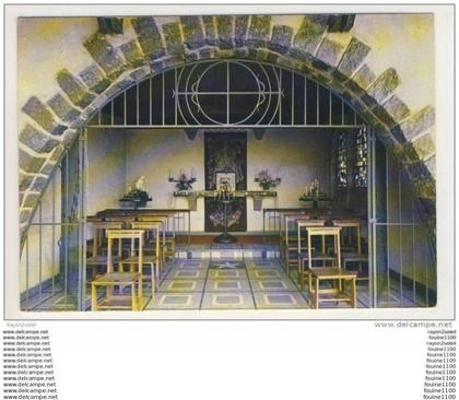 FORMAT 15X10,5 CM   NANCY  VANDOEUVRE  INTERIEUR DE LA PETITE CHAPELLE DE LA VIERGE DES PAUVRES  (RECTO/VERSO)