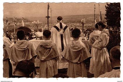 Religion.Nancy-Vandoeuvre.Evêque de Liège Monseigneur Kerkhofs.Première messe Notre-Dame Vierge des Pauvres.17 Mai 1953.