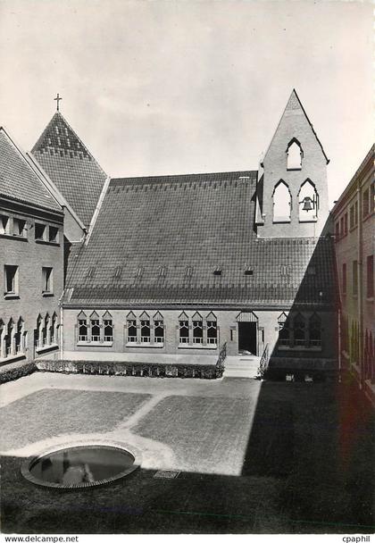 CPM Prieure Sainte Bathilde Vanves (Seine La cour du cloitre