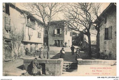 CAR-ADQP11-0738-81 - VAOUR - La place