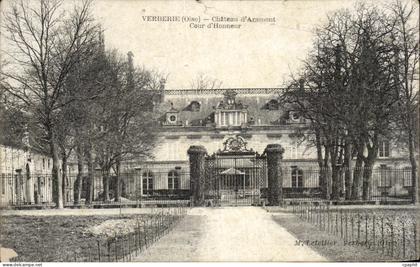 CPA Verberie Chateau d'Aramont Cour d'Honneur