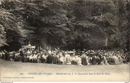 Verdelais CPA Banediction du TS sacrement dans le bois des Peres