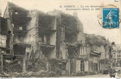 CPA VERDUN La rue Beaurepaire