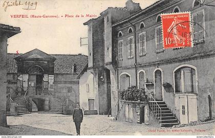 Verfeil        31          Place de la Mairie    .  (Voir scan)