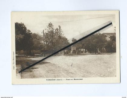 CPA - Vergèze (Gard) - Place et Monument