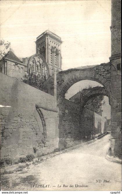 CPA Vezelay La Rue des Ursulines
