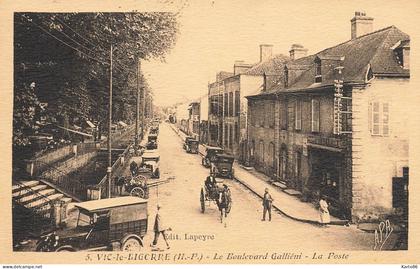 vic sur bigorre * le boulevard galliéni et la poste * autos villageois