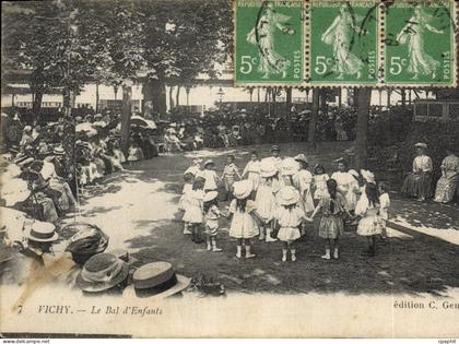 CPA Vichy Enfants Le bal d'enfants