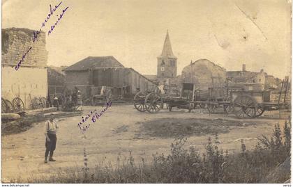 Carte Postale ancienne de VIGNEULLES les HATTONCHATEL - Place et Eglise St REMY