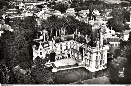 CPA Vigny Le Chateau La Cour D'Honneur