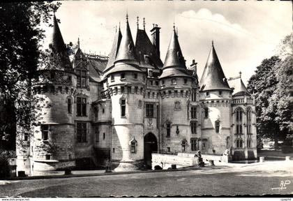 CPM Vigny Le Chateau Entree Facade Nord