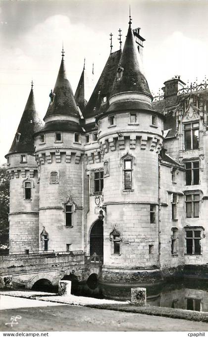 CPM Vigny S et O Le chateau Entree principale