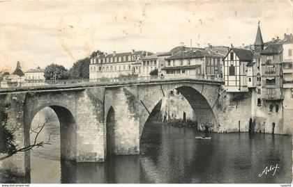 CPM Villeneuve sur Lot Le Pont Vieux