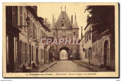 CPA Villeneuve Sur Yonne Rue Carnot Porte De Joigny Vue Interieure