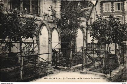 CPA VILLEQUIER - Tombau de la Familie Victor Hugo (126270)