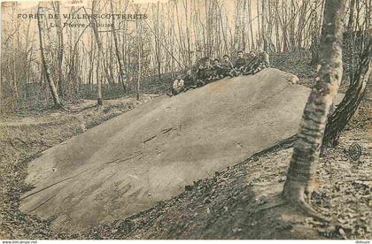 02 - Villers Cotterets - Forêt de Villers Cotterets - La Pierre Clouise - Animée - Enfants - CPA - Voir Scans Recto-Vers