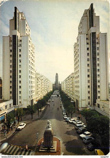 CPM Villeurbanne Les Tours des Gratte Ciel et l'Avenue H Barbusse