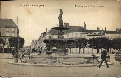 CPA Vitry Le Francois Fontaine Sur La Place D'Armes