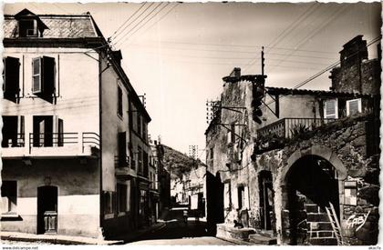 CPA VOLVIC - La Grande Rue (374463)