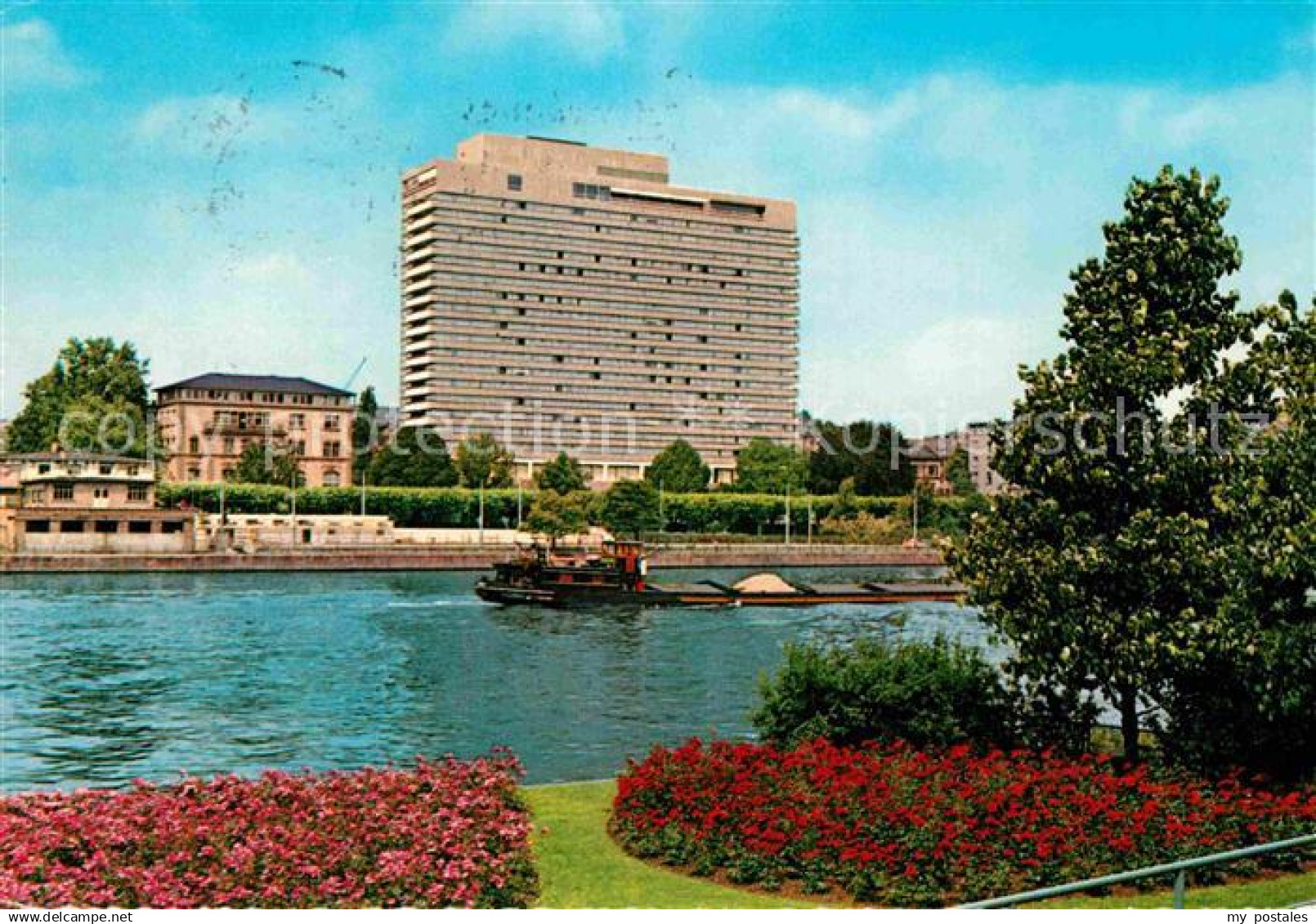 Frankfurt Main Partie am Main Hotel Frankfurt Intercontinental Frachtkahn