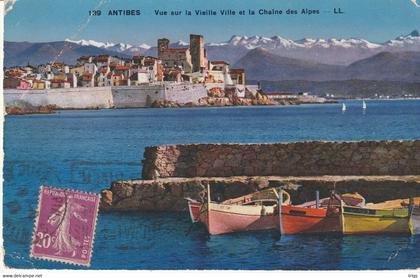 Antibes - Vue sur la Vieille Ville et la Chaîne des Alpes