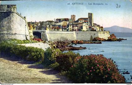 CPA Antibes Les Remparts