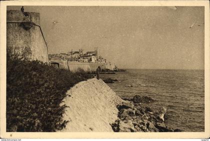 CPA Antibes Les Remparts