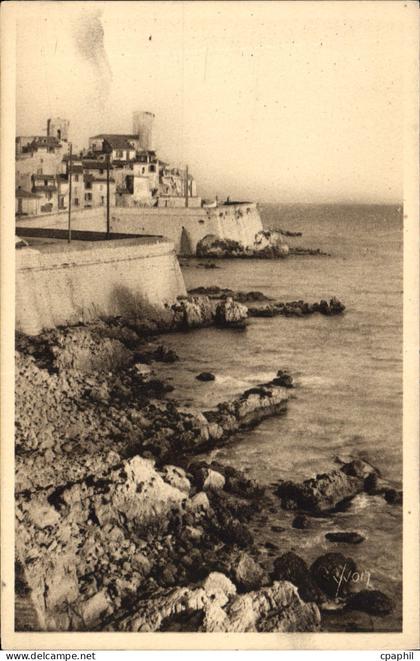CPA Antibes Les Remparts De La Vieille Ville