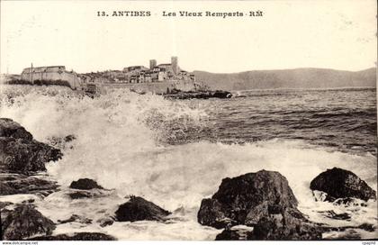 CPA Antibes Les Vieux Remparts
