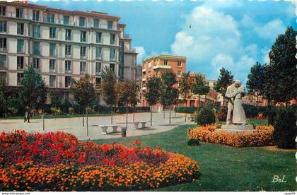 CPM Le Havre Un coin du square Saint Roch