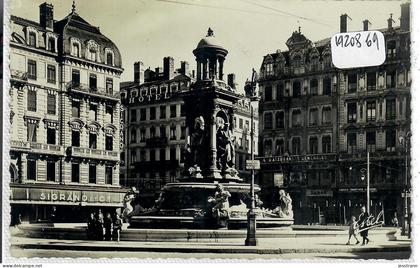LYON 2- PLACE DES JACOBINS