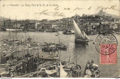 CPA Marseille Le Vieux Port N D de la Garde Bateaux
