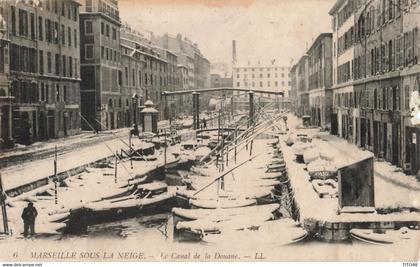 France - 13 BOUCHES-DU-RHÔNE - Marseille - Hiver exceptionnel, le Canal de la Douane sous la neige