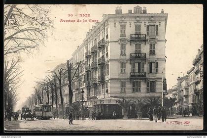 CPA Nice, Avenue de la Gare avec tram et immeuble Hôtel Moderne