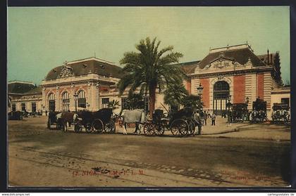 CPA Nice, Gare P. L. M., attelage à cheval vor dem le bâtiment de la Gare