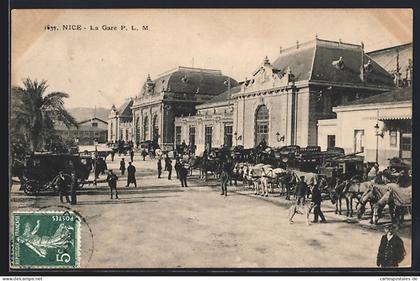 CPA Nice, La Gare, La Gare, attelage à cheval