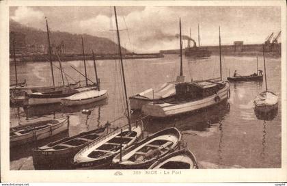CPA Nice Le Port Bateaux