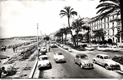 CPA Nice Alpes Maritimes La Promenade des Anglais citroën 2cv