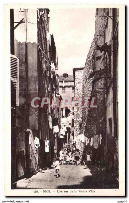 CPA Nice Une rue de la Vieille Ville Enfants