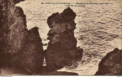CPA Prefailles Monsleur et madame Prefailles pris de la falaise