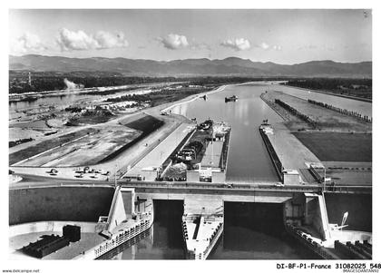 DI-BFP1-0276-68 - EN AVION AU-DESSUS DE BARRAGE DE VOGELGRUN - Les Ecluses