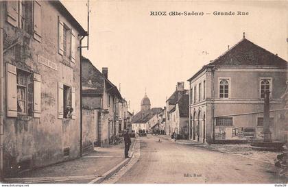 Rioz Grande Rue gendarmerie fontaine CLB Huot