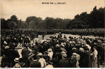 CPA PARIS Revue du 14 Juillet (577510)