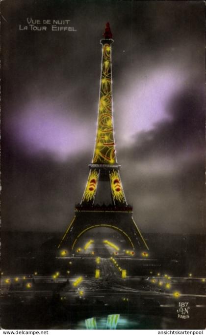 CPA Paris VII, Eiffelturm bei Nacht, beleuchtet