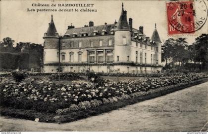 CPA Rambouillet Yvelines, Schloss, Les parterres devant le chateau
