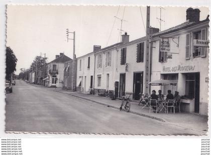 S21-85) SAINT FLORENT DES BOIS (VENDEE) HOTEL DES VOYAGEURS - BAR RESTAURANT KRONENBOURG - EN 1980 - ( 2 SCANS )
