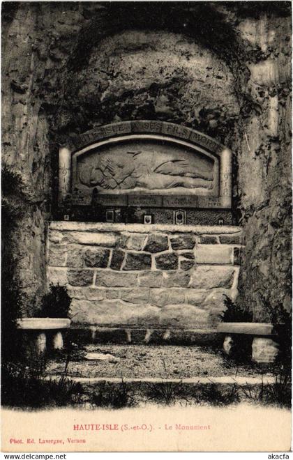 CPA Haute-Isle Le Monument FRANCE (1307927)