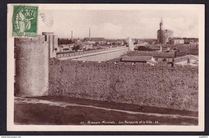 AIGUES-MORTES  -  Les Remparts et la Ville