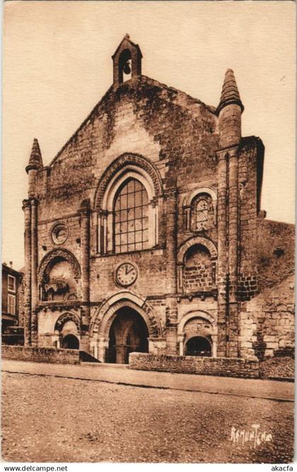 CPA AIRVAULT Belle Eglise du XIIe Siecle (1141233)